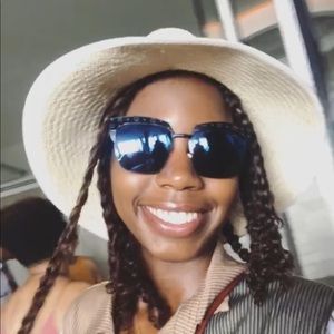 Meet your Posher, Zoe